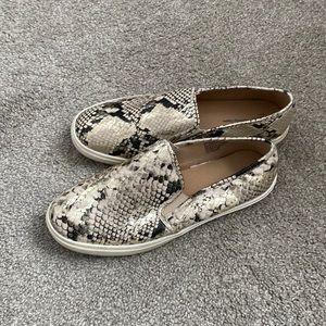 Snake skin flat shoes